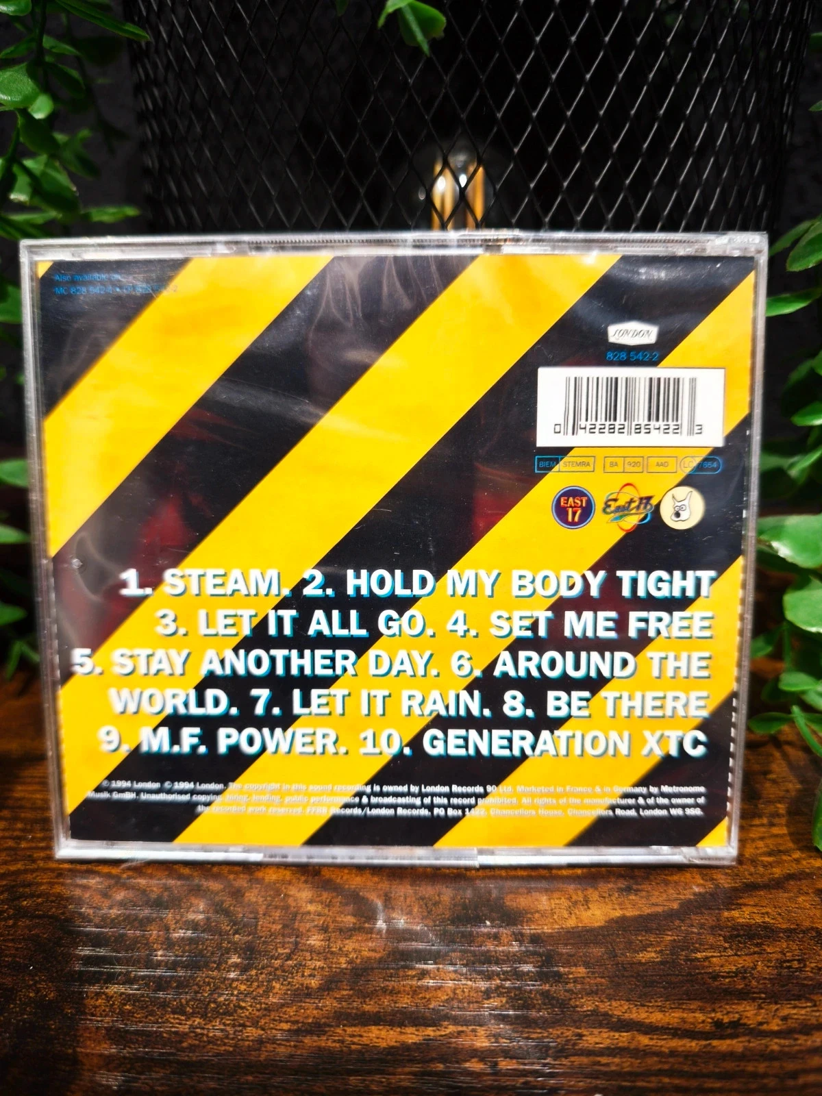 East 17 – photo 2